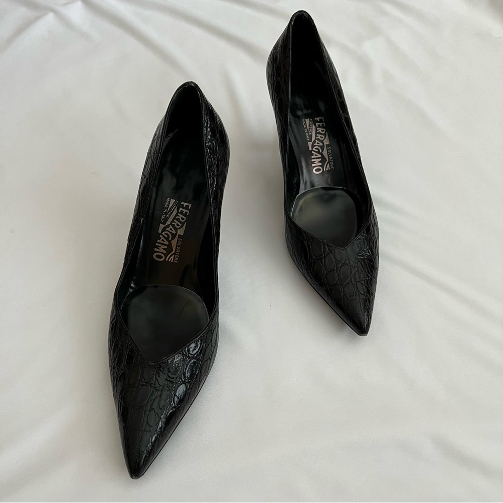 Size 9.5 Salvator Ferragamo Alligator Skin Pointed Toe Pumps